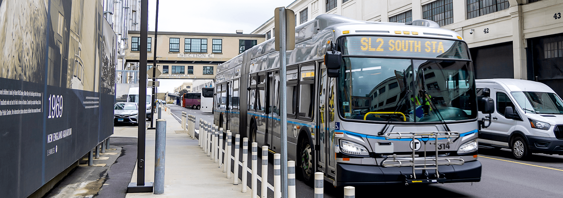 Silver Line bus parked outside of Flynn Cruiseport